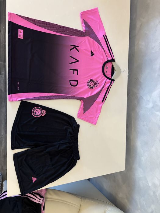Vând compleu de fotbal