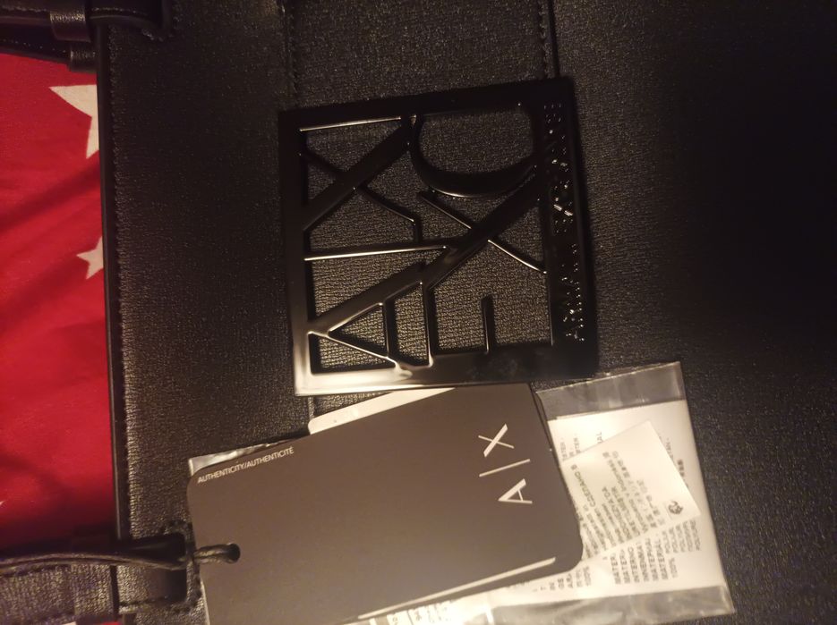 Чанта с етикети Armani