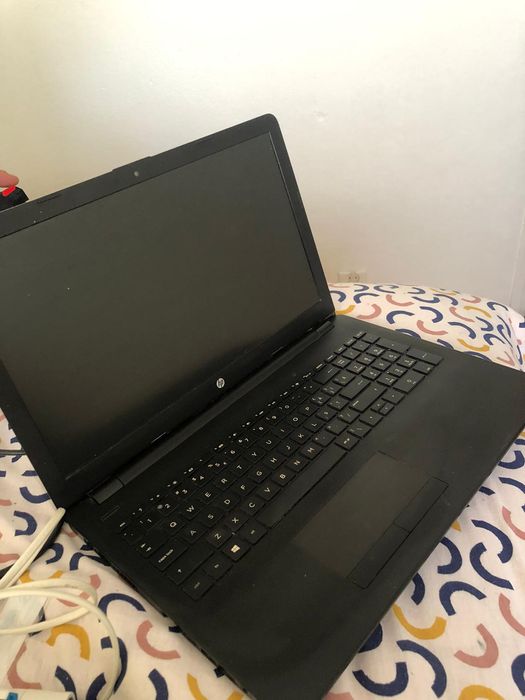 Laptop hp , inclus încărcător și mouse