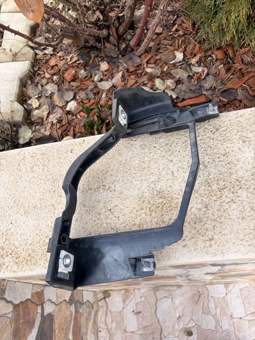 Държач/стойка за ляв фар бмв е60