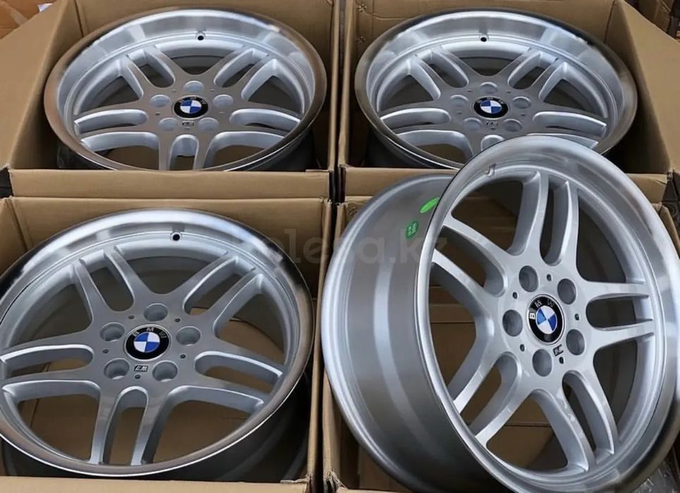 Культовый 37-й стиль R18 разноширокие— классика BMW Motorsport”
