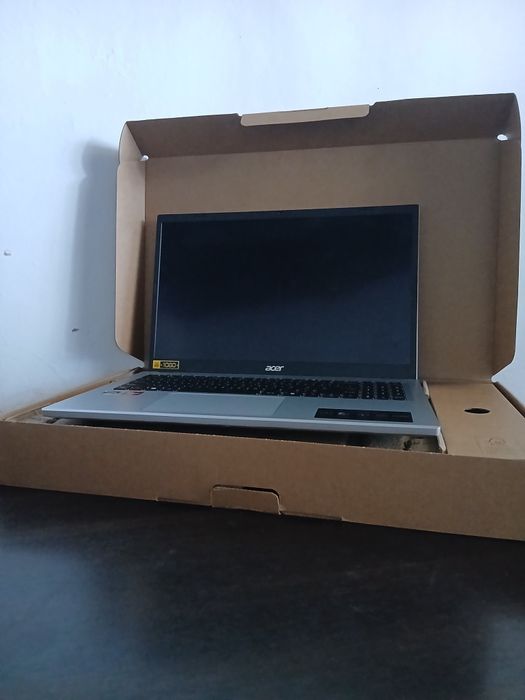 Acer noutbooki sotiladi