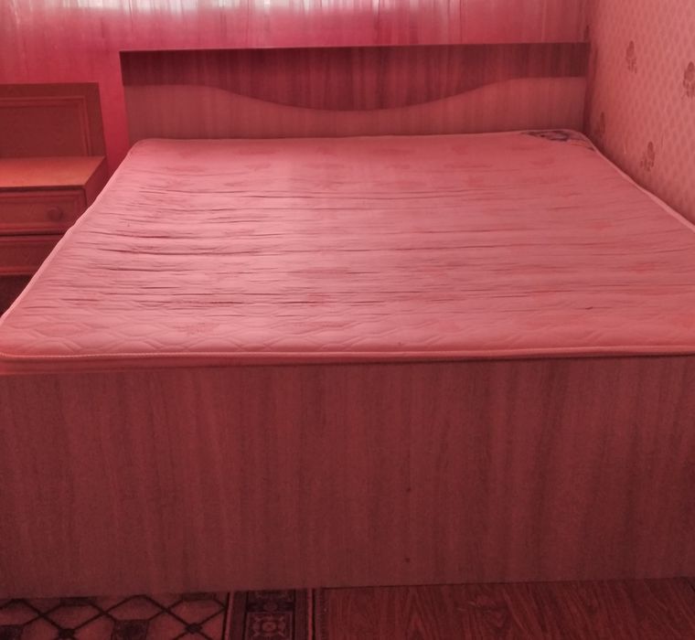 Двуспальная кровать