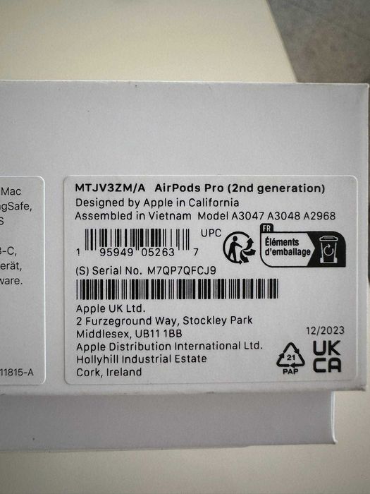 Apple AirPods Pro 2 cu carcasă MagSafe USB C noi - 600 lei