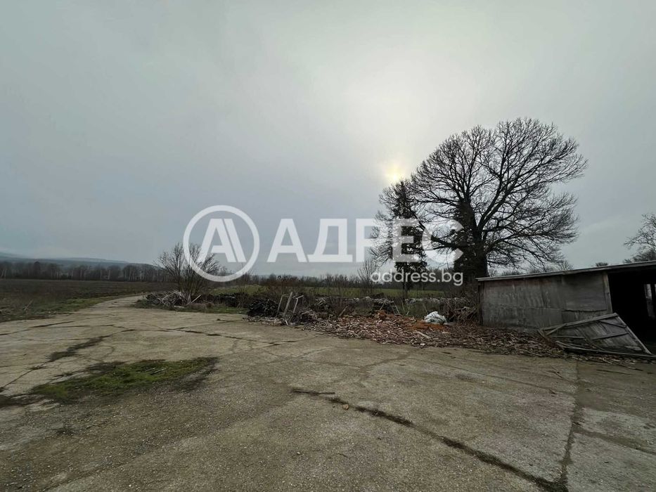 Продава се производствен имот – дърводелски цех в с. Кардам