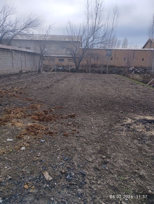 Yer sotiladi 5sotix oladigan odam bosa zor yer pul zaril boganiga soti