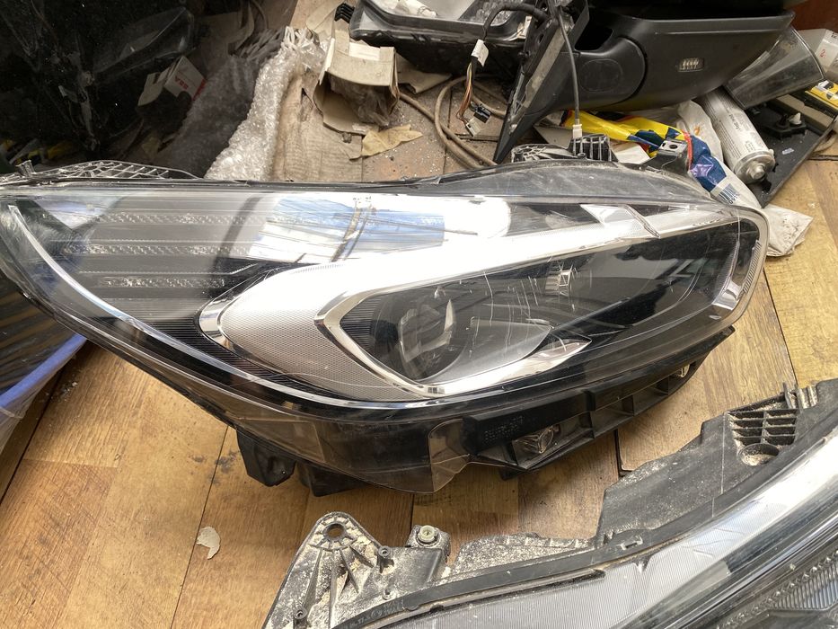 Far Ford S-Max 2 2015 - 2023 faruri dreapta stanga