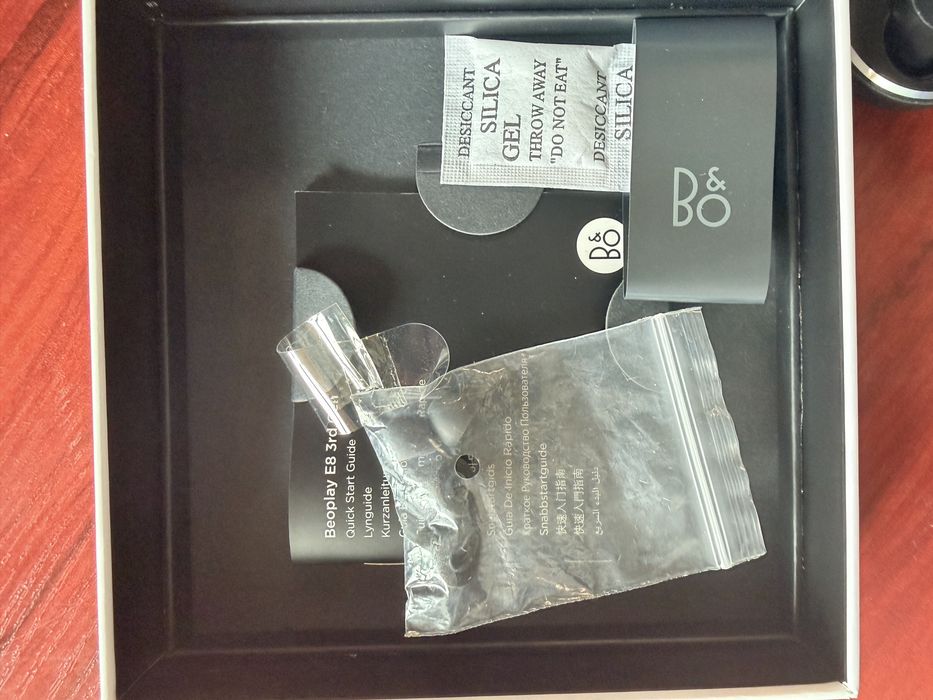 Слушалки Bang and Olufsen E8 3rd gen