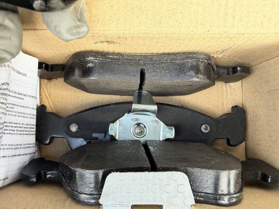 Нови предни накладки ROADHOUSE Toyota Avensis T22 0267602