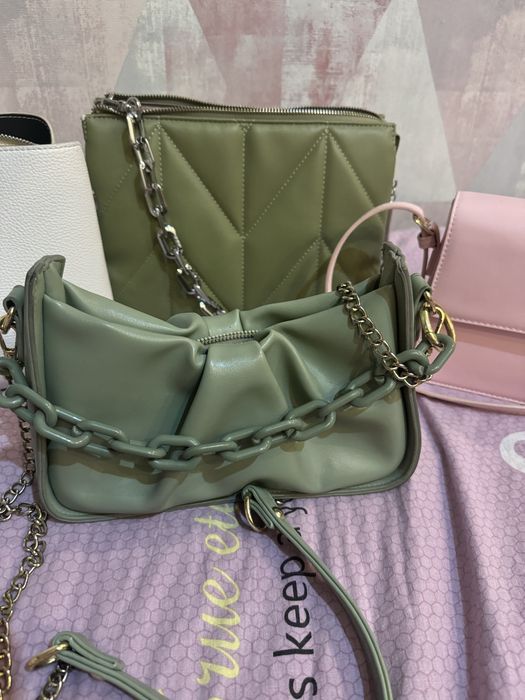 Женские сумочки четыре штуки