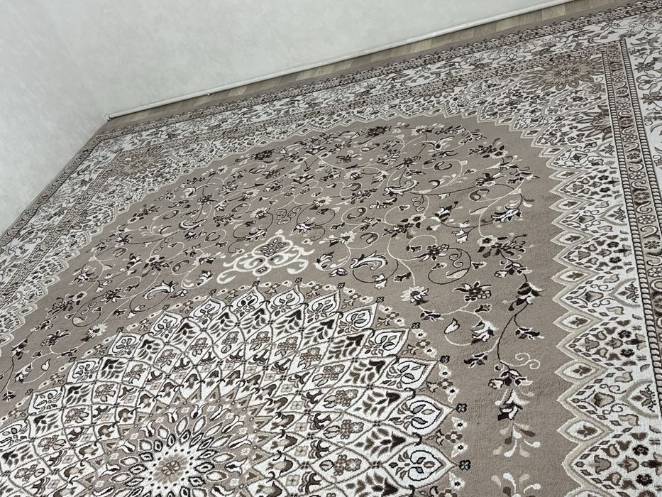 Продам ковер размер 5,7 х 3,7