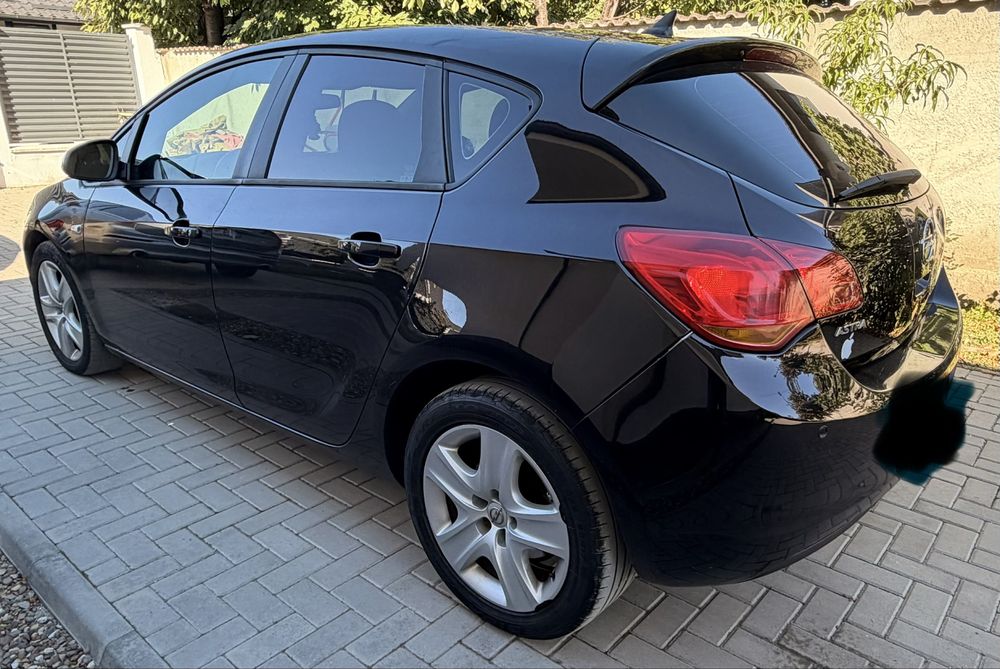 Opel Astra J 1.7 CDTI • 2011 • 179.000 km • 6 trepte