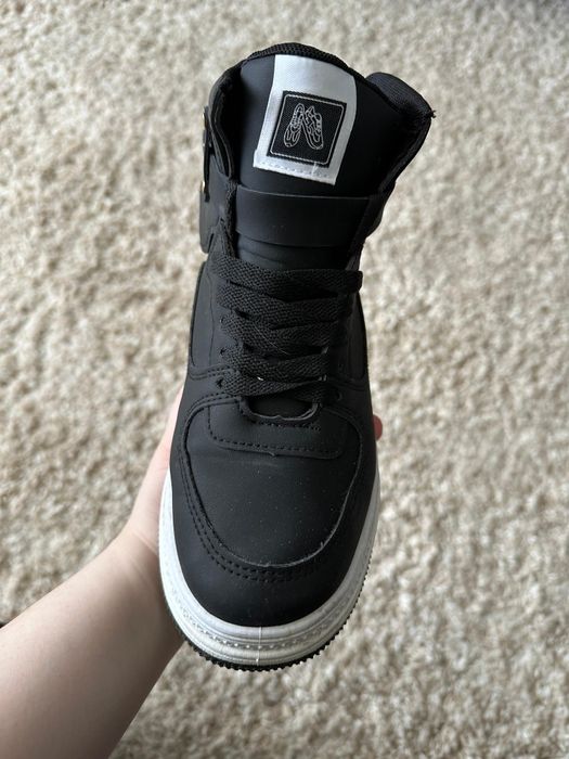 Продам туфли и кроссовки