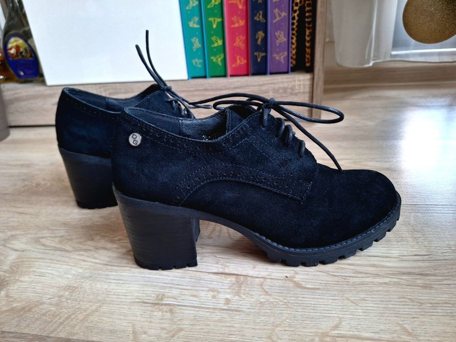 Черни еceнни обувки с ток