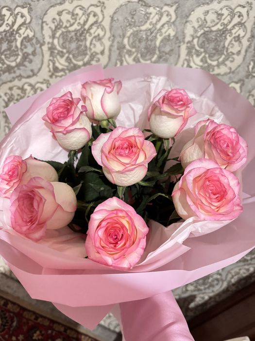 Туған күннен келген гүл бар