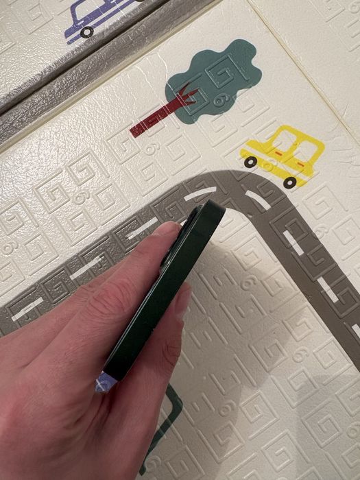 Срочно продам iPhone 13