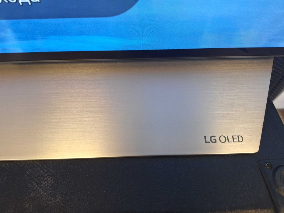 OLED TV LG 55C7V, 700 €