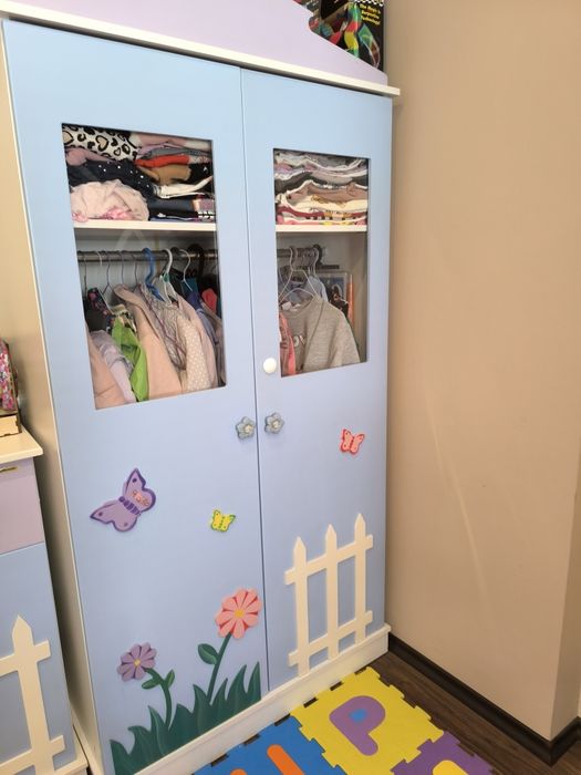 Страхотен комплект детски гардероб и скрин