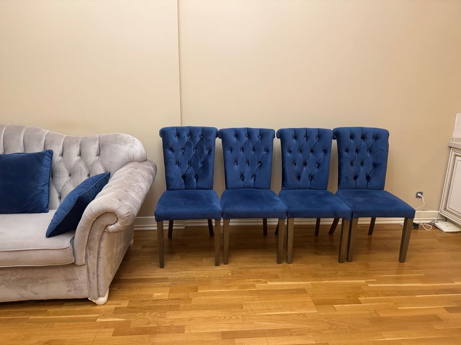 Раскладной диван и 4 стула