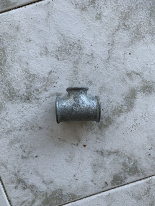 Поцинкован тройник редуциран 3/4-1/2-3/4