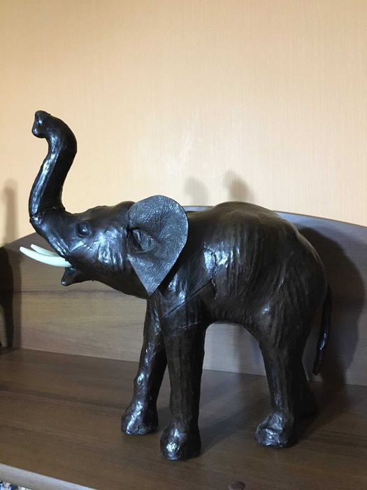 Стари кожени слонове