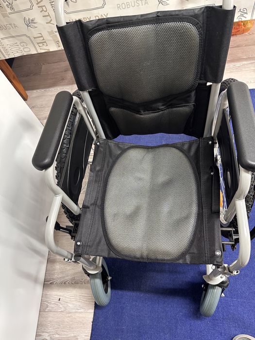 Продам новую инвалидную коляску / кресло