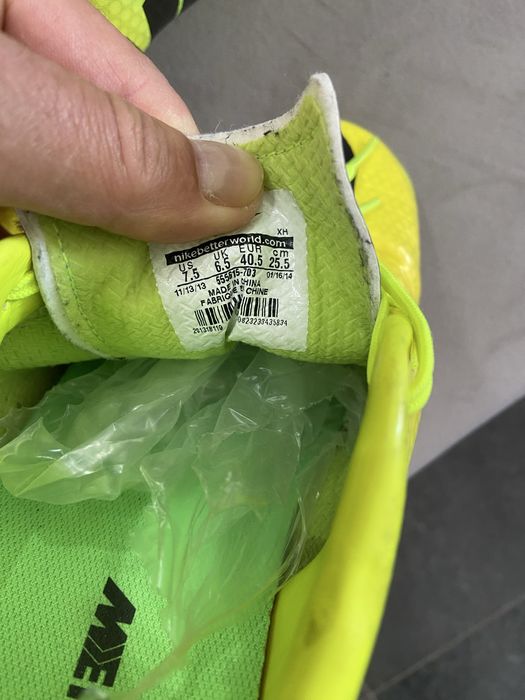 Adidasi fotbal, 40,5