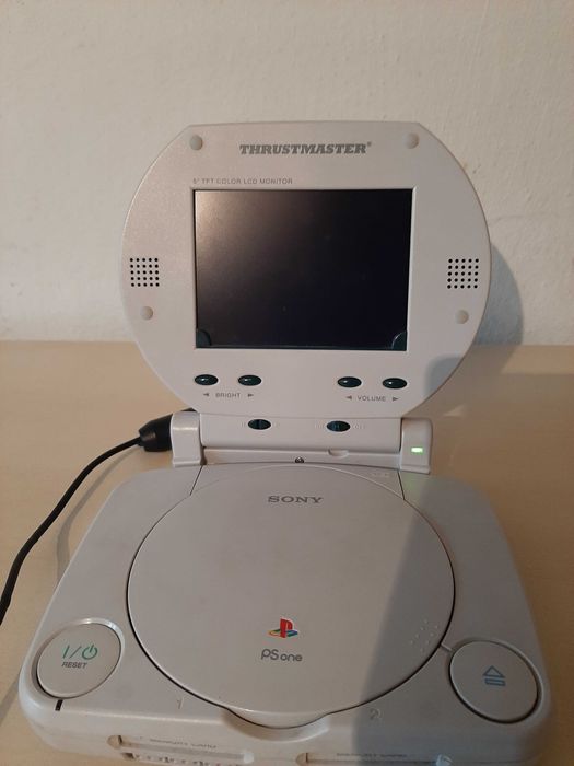 Монитор Thrustmaster XL Screenmate за Sony PSone – Работи отлично