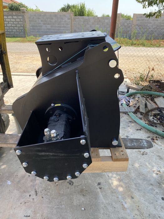 Кофа за Багер за  бъркане на бетон.  Чисто нова