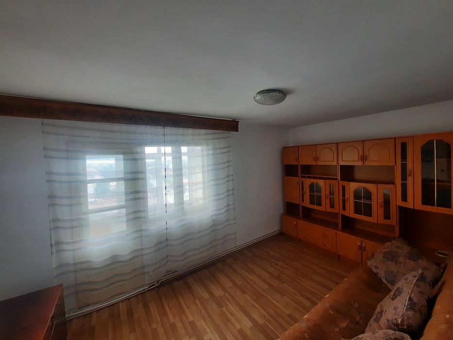 Inchiriez apartament 2 camere in Pascani.
