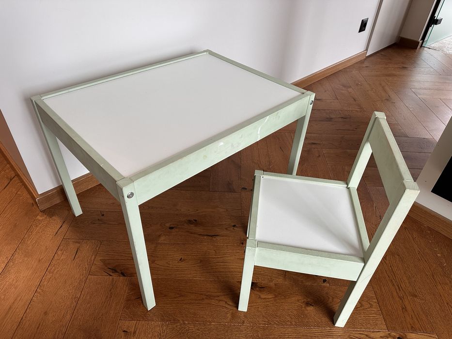 Продавам детски масичка и столче