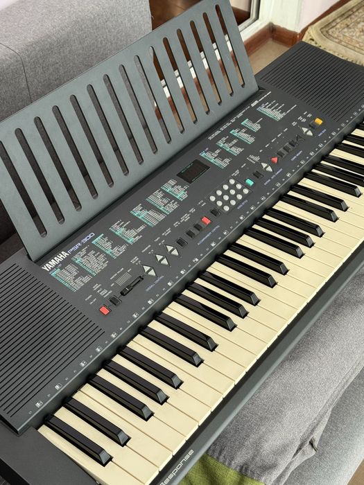 Продам Yamaha PSR-300