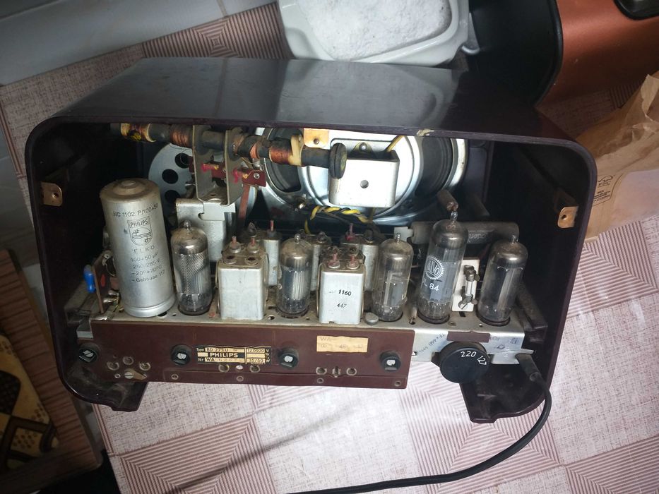 Aparat de radio vechi, de colectie Philips, Philetta