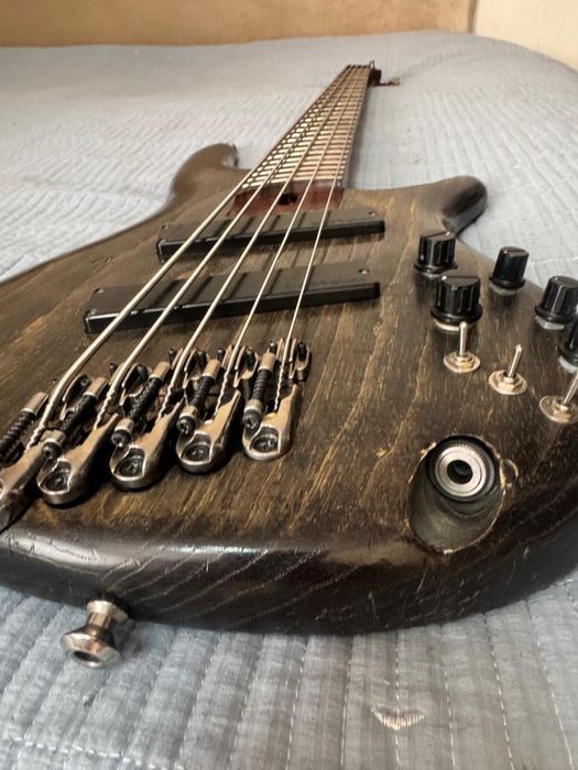 Продам бас гитару Ibanez SRFF805 (пятиструнный)