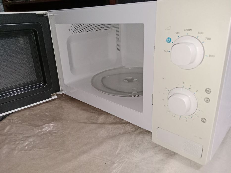 Продаётся микроволновка хорошо работает один месяц гарантия есть