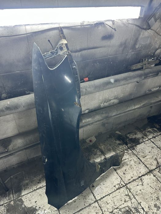 Продам крыло карина е правые