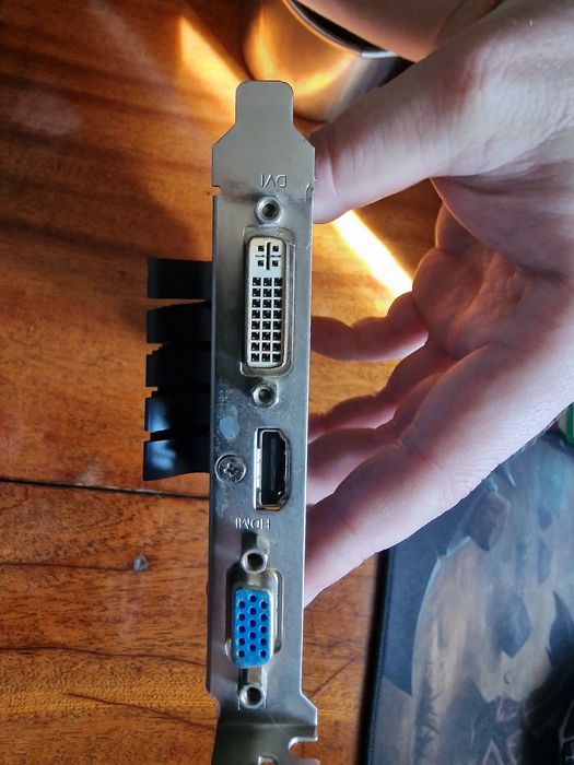 Продам видеокарту Asus gt610 1gd3