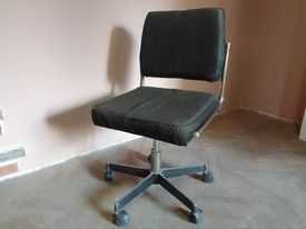 стол за обзавеждане