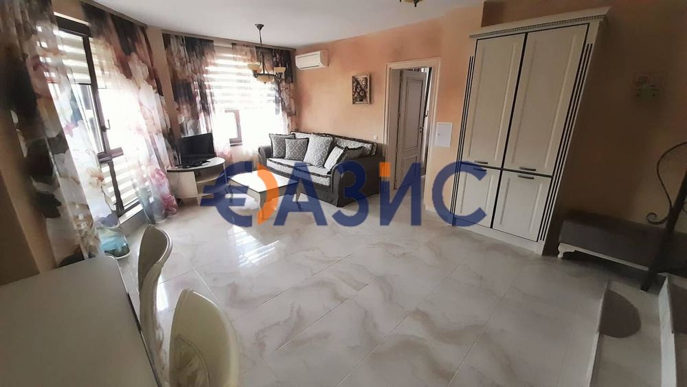 Петстаен апартамент с изглед към морето и планината в Свети Влас в