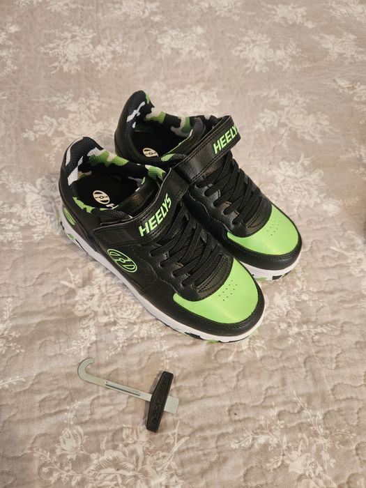 Incalatari cu role Heelys masura 35, noi
Se pot folosi cu 2 ro