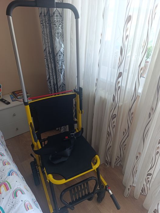 Vând scaun electric de urcat și coborât trepte pte
