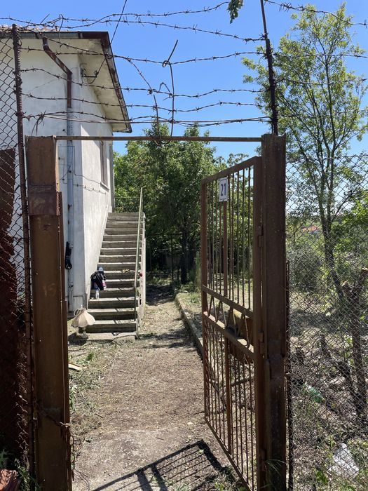 Почистване на апараменти,тавани,  мазете и дворове-изнасяне на боклуци
