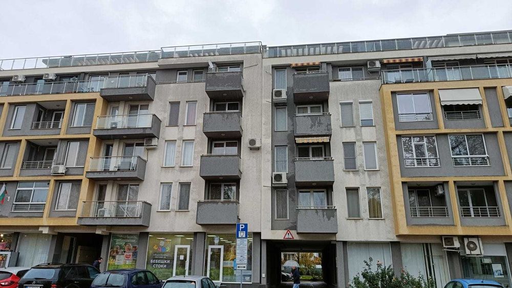 Отдава под наем тристаен апартамент до Манастира