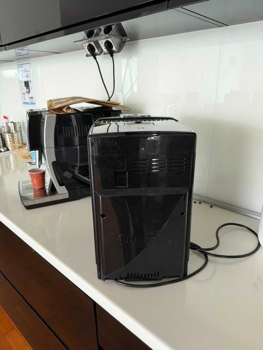 Espressor Automat De'Longhi Dinamica ECAM 350.50.SB (Argintiu/Negru) – Stare Excelentă (Disponibile 2 bucăți)