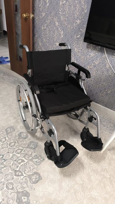 Кресло-коляска. .