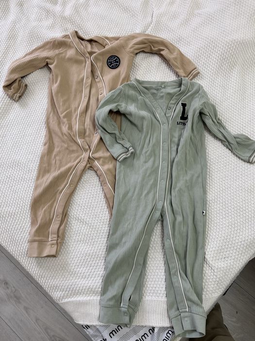 Пакетик детских вещей