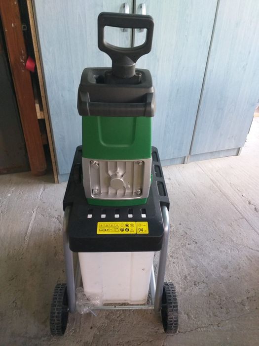 Tocător electric pentru resturi vegetale Grunman