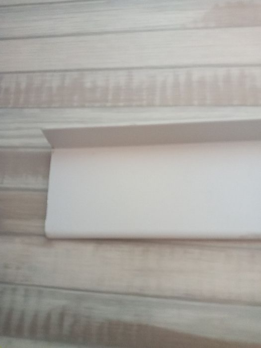 Уголок пластиковый