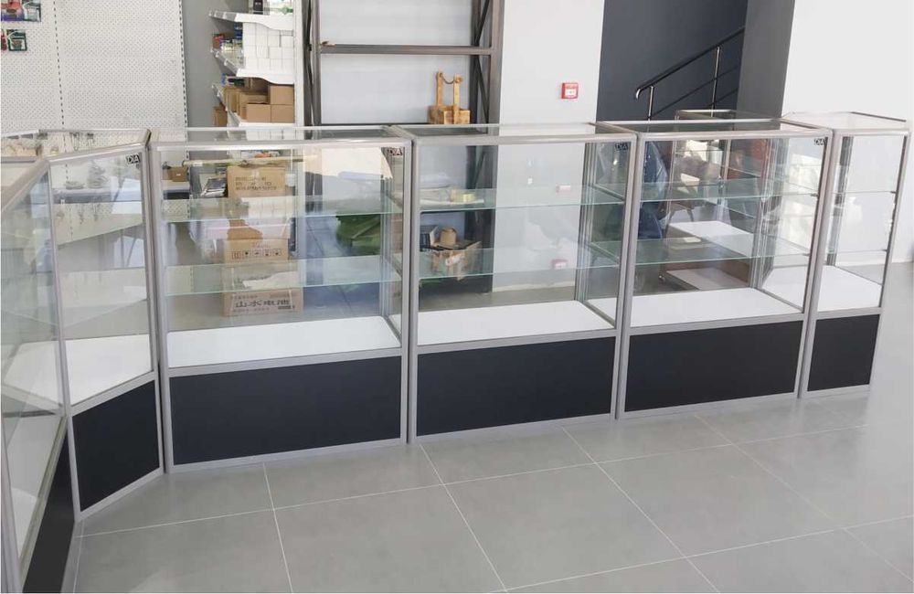 Витрины из алюминиевого профиля любой сложности, широкий выбор