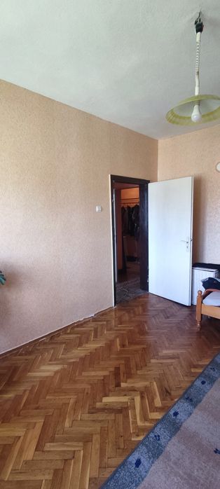 Продава се Двустаен апартамент в Казанлък - 75 кв.м за 585 €/кв.м - Снимка #2